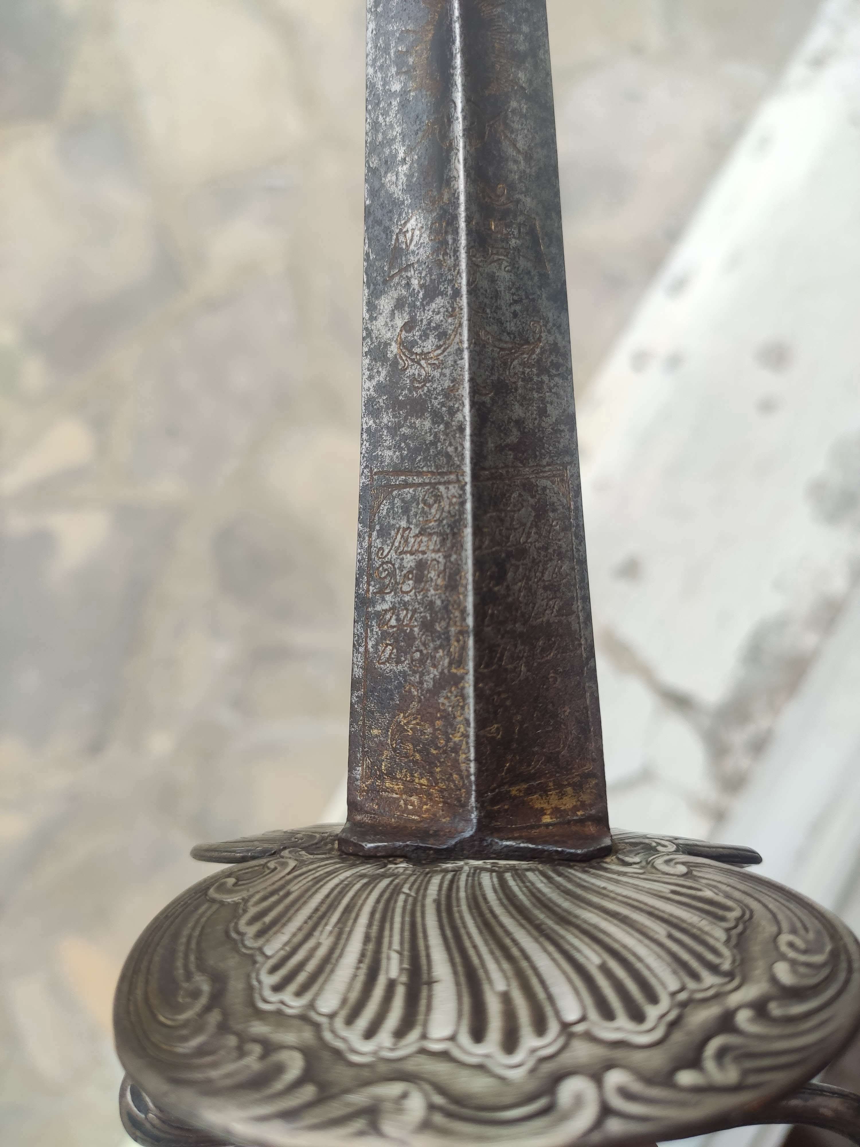 Lame gravée de l'épée Louis XV
