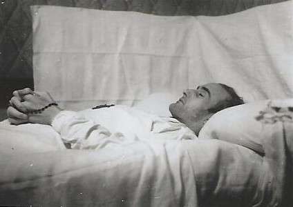 Marc sur son lit de mort